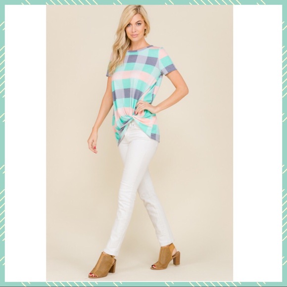 โผ๏ธFINAL PRICEโผ๏ธPastel Plaid Top w/Twisted Hem Knot - Picture 7 of 8